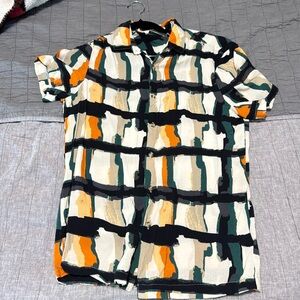 Button up shirt size M